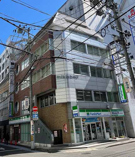 中央の駅前のぞみビル 外観1