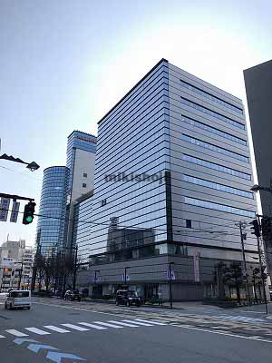 富山市の北日本スクエア 外観1