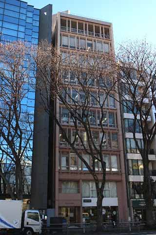 神宮前のコマツローリエビル 外観1