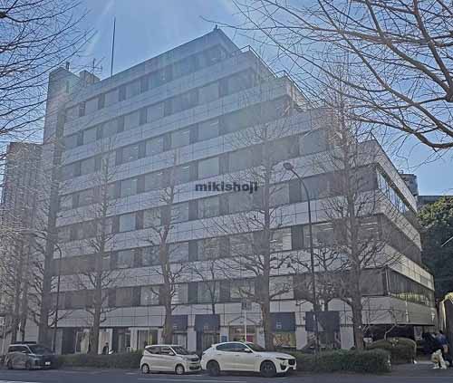 神宮前のジブラルタ生命原宿ビル 外観1