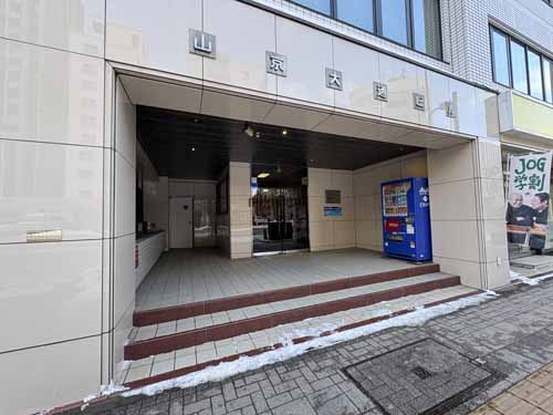山京大通ビル エントランス1