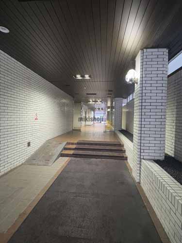 北区の３７山京ビル エントランス1