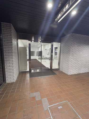 北区の３７山京ビル エントランス2