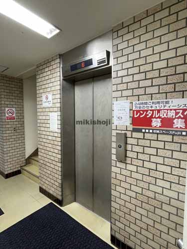 豊平区の平岸スクエアビル エレベーターホール1