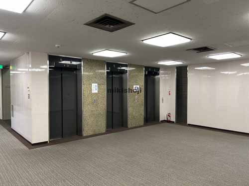 中央の仙都会舘ビル エレベーターホール1