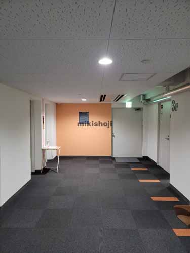 中央の角川ビル エレベーターホール1