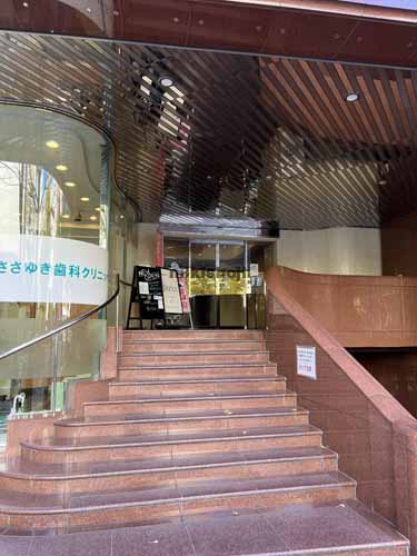 中央の仙信ビル エントランス2