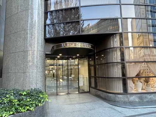 中央の大和証券仙台ビル エントランス2