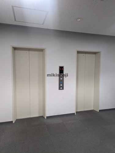 中央の荘銀ビル エレベーターホール1