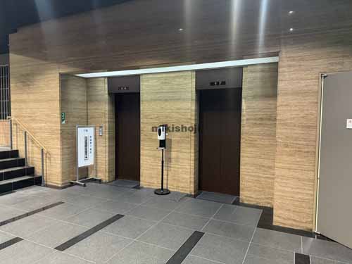 仙建ビル エントランス1