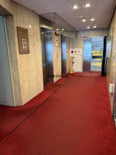一番町の青葉パークビル エントランス1