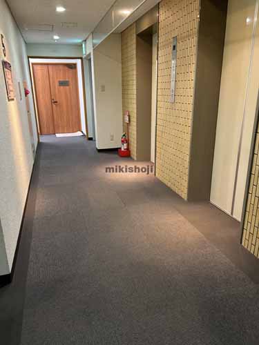 一番町の青葉パークビル エレベーターホール1