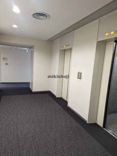 古川・長島のニッセイ青森センタービル エレベーターホール3