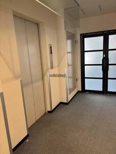 一番町のフライハイトビル エレベーターホール1