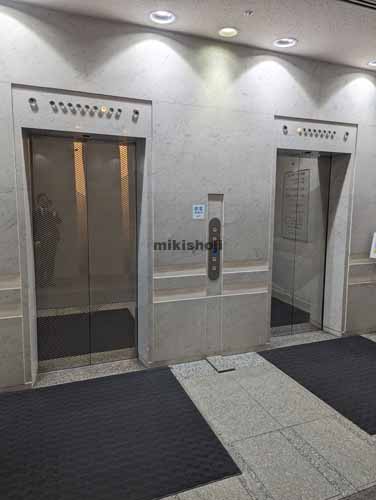 古川・長島の損保ジャパン青森ビル エレベーターホール1