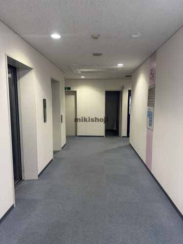 泉区の泉エクセルビル エレベーターホール1