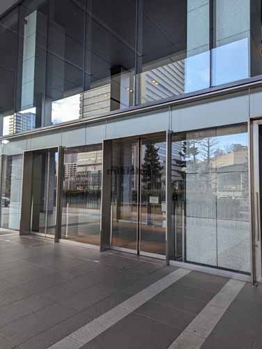 一番町の仙台トラストタワー エントランス3