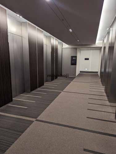 一番町の仙台トラストタワー エレベーターホール2