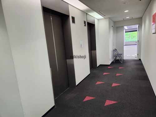 新横浜のルーシッドスクエア新横浜 エレベーターホール1
