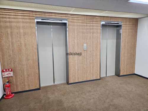 新横浜の相鉄新横浜ビル エレベーターホール1