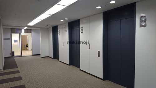高島の横浜東口ウィスポートビル エレベーターホール1