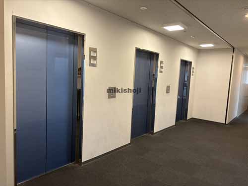 鶴屋町・台町・沢渡のアーバンセンター横浜ウエスト エレベーターホール1