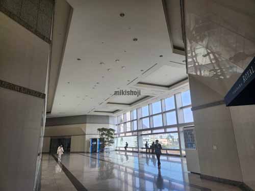 みなとみらいの横浜ランドマークタワー エントランス2