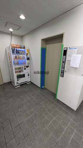 名駅・那古野の西柳パークビル エレベーターホール1