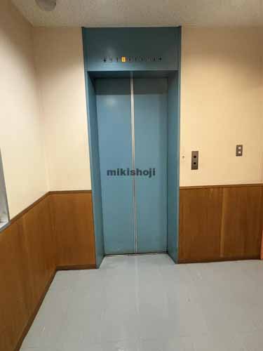 本町牧野ビル エレベーターホール1