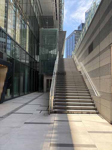 名駅・那古野の大名古屋ビルヂング エントランス2