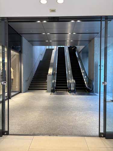名駅・那古野の大名古屋ビルヂング エントランス4