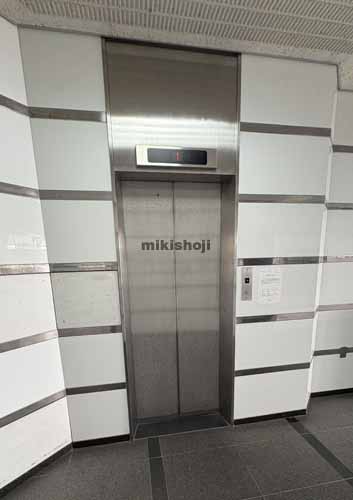 掛川市全域のタウンビル エレベーターホール1