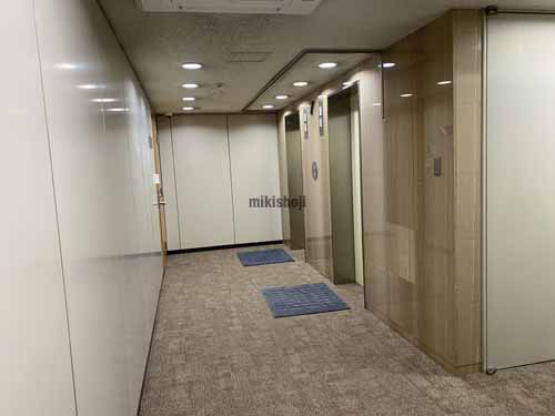 南森町周辺の梅田プラザビル エレベーターホール1