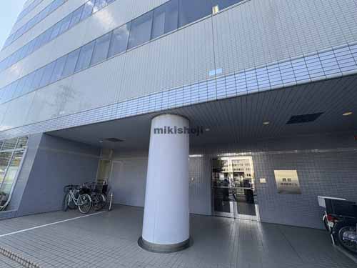 八尾市の鹿島八尾南駅前ビル エントランス1