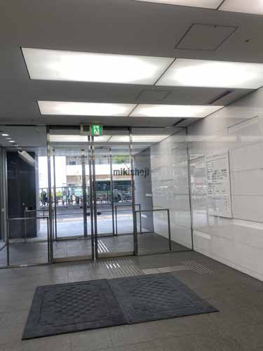 芝田・茶屋町・大深町の梅田北プレイス エントランス4
