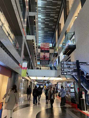 芝田・茶屋町・大深町のグランフロント大阪　タワーＢ・タワーＣ エントランス2
