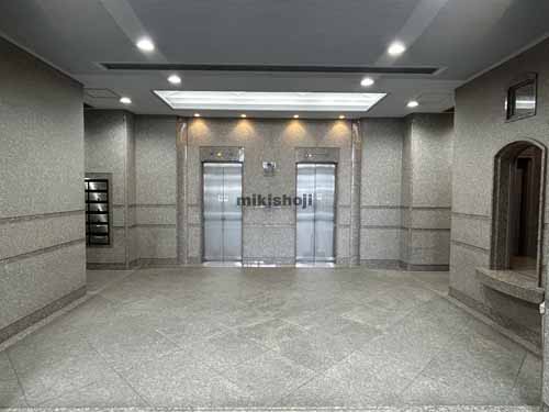 博多駅東・駅南のヴィトリアビル エレベーターホール1