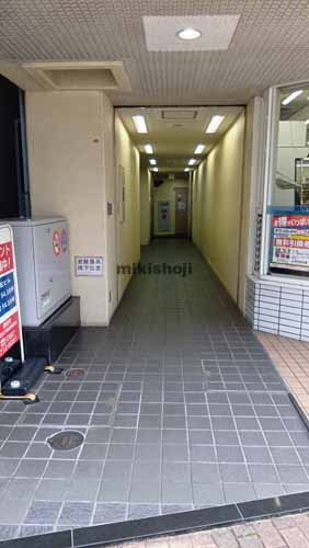 天神の恒松ビル エントランス1