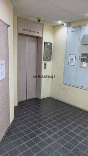 天神の恒松ビル エレベーターホール1