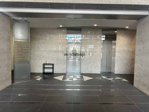 大分市の大分中央通りビル エントランス1