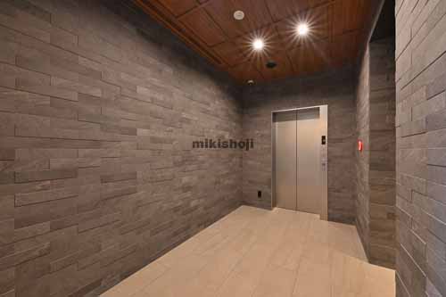 那覇市のＭ.ＢＡＬＡＮＣＥ那覇泉崎 エレベーターホール1