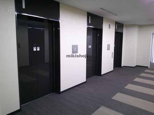 丸の内・大手町の新日石ビル エレベーターホール1
