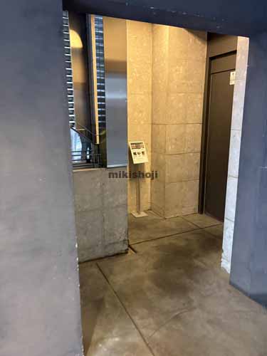 八丁堀のＦｌｏｏｒ　ａｎｄ　Ｗａｌｌｓ　Ｈａｃｃｈｏｂｏｒｉ エントランス1