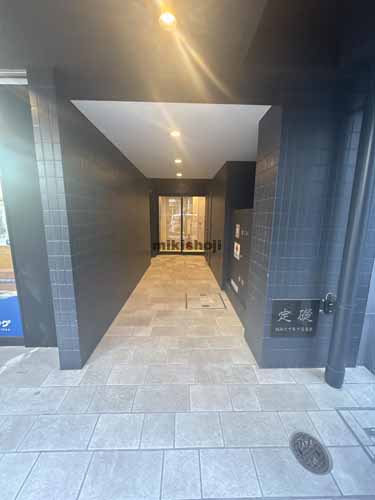 八丁堀のＦｌｏｏｒ　ａｎｄ　Ｗａｌｌｓ　Ｈａｃｃｈｏｂｏｒｉ エントランス2