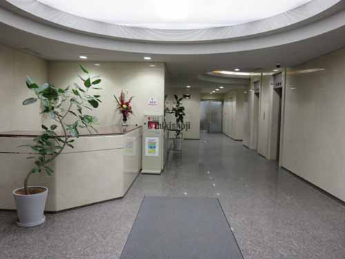 二番町・三番町・六番町の泉館三番町ビル エントランス1