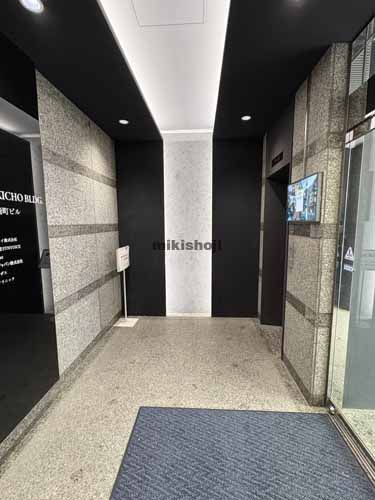 神田三崎町ビル エントランス1