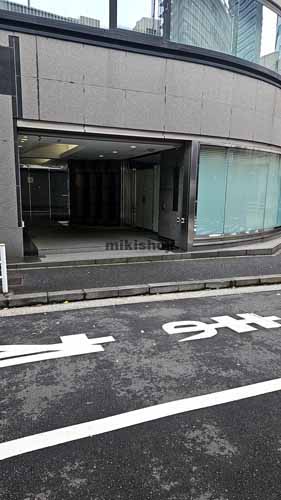 東貨ビル エントランス1