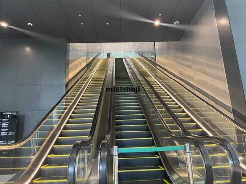 京橋の東京スクエアガーデン エントランス2