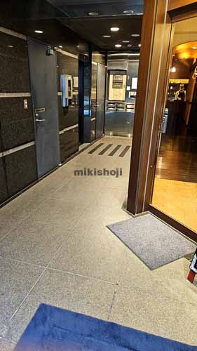 京橋のマルヒロ八重洲ビル エレベーターホール1