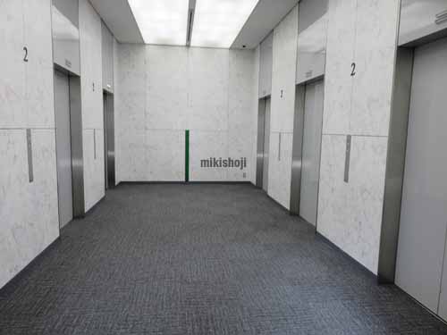 美浜区の幕張ベイタワー エレベーターホール2